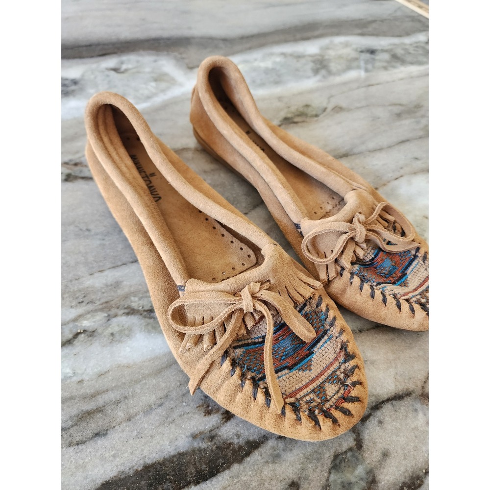 Minnetonka Women 8.5 Kilty Suede Moccasins Tan Fringe Embroidered Southwestern